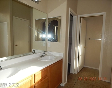 2624 Cinnamon Cactus Court - Photo Thumbnail 21