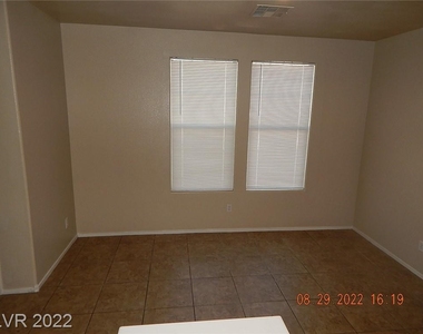 2624 Cinnamon Cactus Court - Photo Thumbnail 10