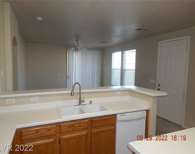 2624 Cinnamon Cactus Court - Photo Thumbnail 11