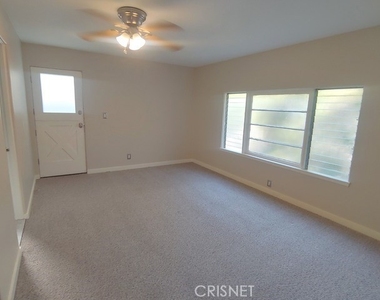 1599 Sunset Plaza Drive - Photo Thumbnail 14