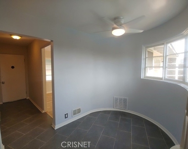 1599 Sunset Plaza Drive - Photo Thumbnail 9