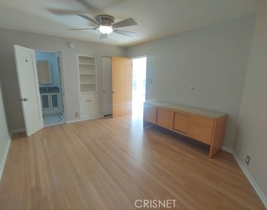 1599 Sunset Plaza Drive - Photo Thumbnail 31