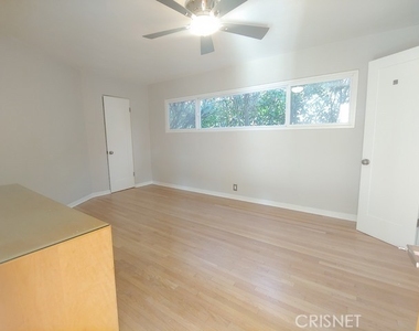 1599 Sunset Plaza Drive - Photo Thumbnail 30