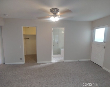 1599 Sunset Plaza Drive - Photo Thumbnail 15