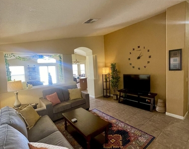 4704 E Desert Wind Drive - Photo Thumbnail 26