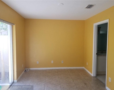 8722 Sw 21st Ct - Photo Thumbnail 11