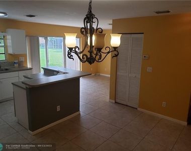 8722 Sw 21st Ct - Photo Thumbnail 7