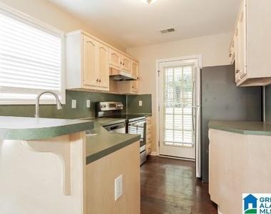 1032 Wyndham Lane - Photo Thumbnail 5