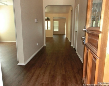 6914 Elmwood Crst - Photo Thumbnail 2