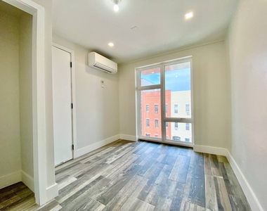 334 Evergreen Avenue - Photo Thumbnail 4