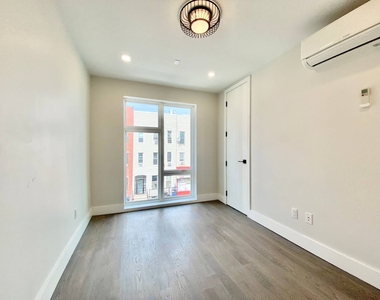 334 Evergreen Avenue - Photo Thumbnail 11