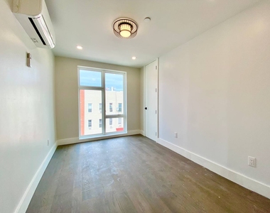 334 Evergreen Avenue - Photo Thumbnail 3