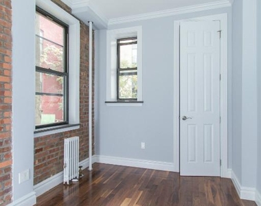 214 East 25th Street - Photo Thumbnail 2