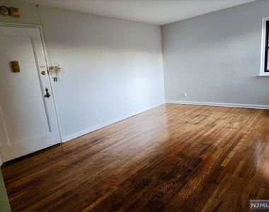 2339 Hudson Terrace - Photo Thumbnail 6