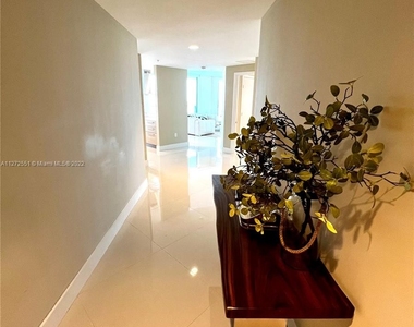 17301 Biscayne Blvd - Photo Thumbnail 10