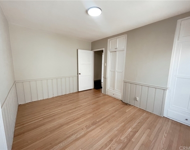 2110 Borden Avenue - Photo Thumbnail 13