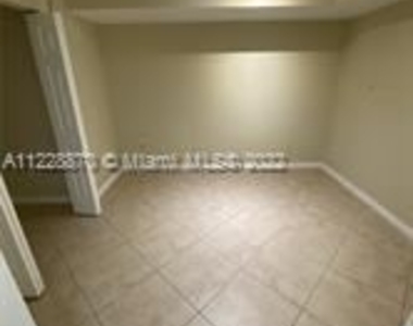 16699 Collins Ave Apt 1706 - Photo Thumbnail 4