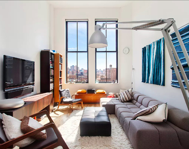 Hudson Street | Duplex - Photo Thumbnail 0