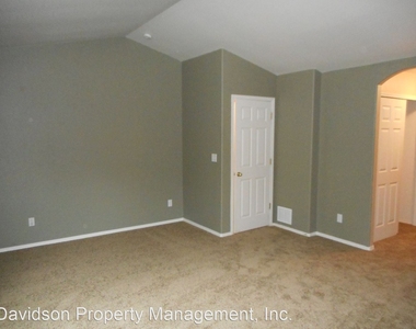 4135 Heathmoor Dr - Photo Thumbnail 5