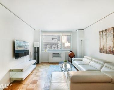 271 W 47th St - Photo Thumbnail 0