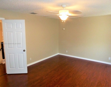 7561 Belmonte Blvd - Photo Thumbnail 12