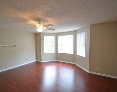 7561 Belmonte Blvd - Photo Thumbnail 8