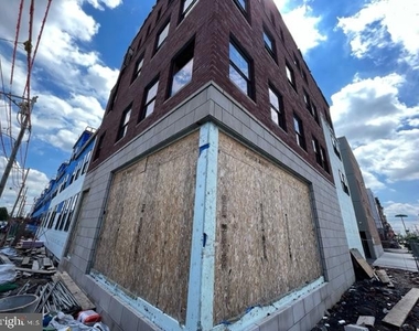 642 Moore Street - Photo Thumbnail 2