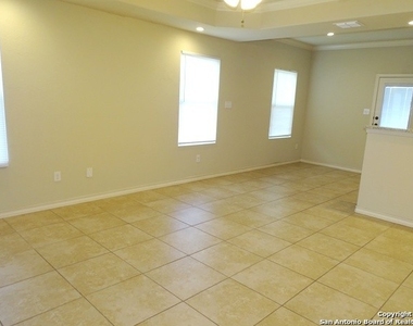 7054 Lakeview Dr - Photo Thumbnail 1