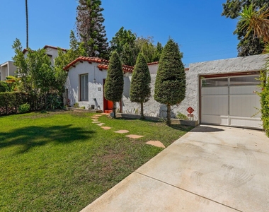 311 N Doheny Dr - Photo Thumbnail 1