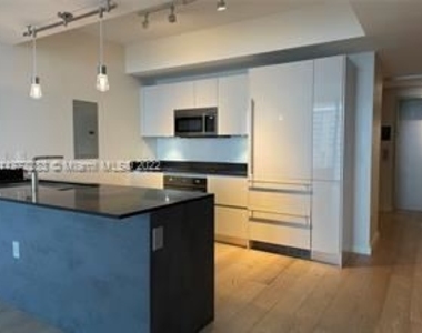 1010 Brickell Ave Unit 4102 - Photo Thumbnail 4