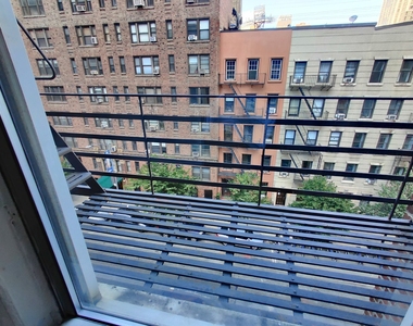 East 58th Street - Photo Thumbnail 6