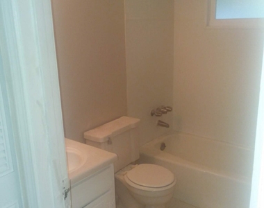 114 Burkshire Court - Photo Thumbnail 5