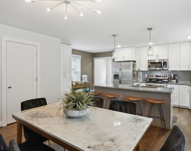 886 Hubbard Street Sw - Photo Thumbnail 13