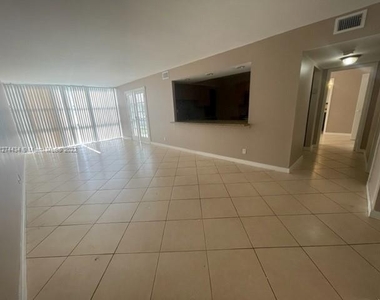 800 Parkview Dr - Photo Thumbnail 3