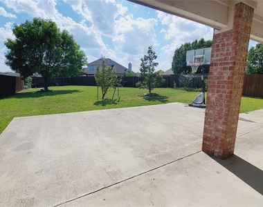 2716 Pennington Drive - Photo Thumbnail 5