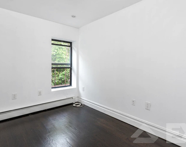 369 Tompkins Avenue - Photo Thumbnail 3