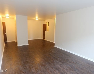 1040 W. Hollywood, Unit 403 - Photo Thumbnail 9