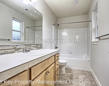 8814 N. Curtis Avenue - Photo Thumbnail 11