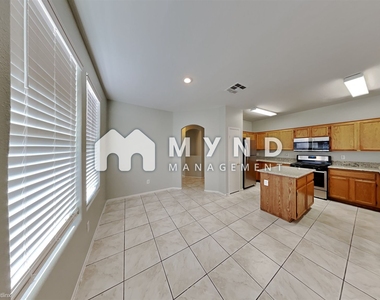 2500 Birds Nest Cactus Ct - Photo Thumbnail 5