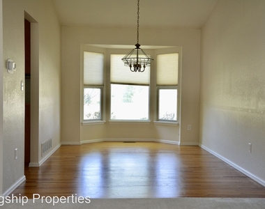 861 W Chestnut Circle - Photo Thumbnail 2