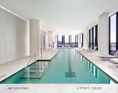 300 East 42nd Street - Photo Thumbnail 8