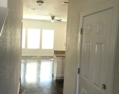 6930 Crestway Rd - Photo Thumbnail 11