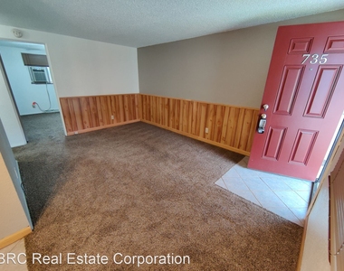 733 Miller Court - Photo Thumbnail 9