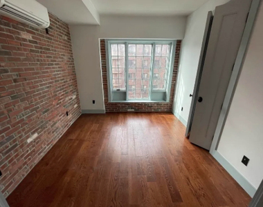 31 Brooklyn Avenue - Photo Thumbnail 2