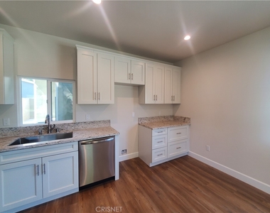 15700 Marilla Street 1/2 - Photo Thumbnail 4