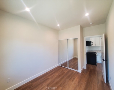 15700 Marilla Street 1/2 - Photo Thumbnail 8