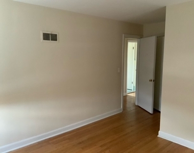 6047 N Sauganash Avenue - Photo Thumbnail 3