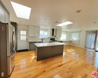 11333 Utopia Ave - Photo Thumbnail 10