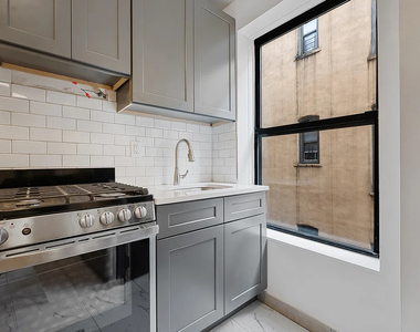 424 East 116th Street - Photo Thumbnail 5