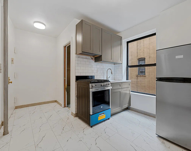 424 East 116th Street - Photo Thumbnail 4